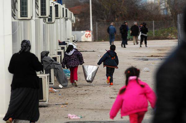 Ασυνόδευτα προσφυγόπουλα θα μετεγκατασταθούν στη Σερβία