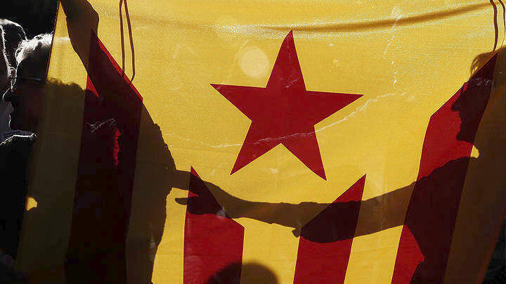 Έκκληση για κινητοποιήσεις στην Καταλονία μετά τη σύλληψη δύο αυτονομιστών ηγετών
