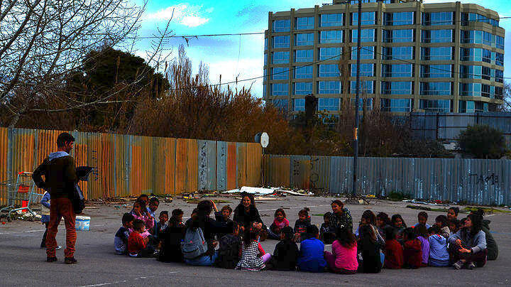 Η 1η Λέσχη Ανάγνωσης παιδιών Ρομά στον καταυλισμό του Νομισματοκοπείου