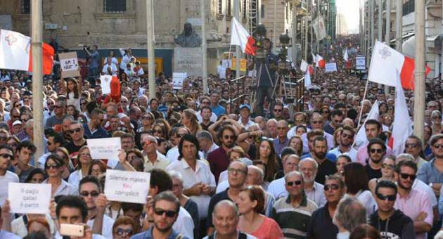 «Δεν φοβόμαστε»: Οι Μαλτέζοι διαδηλώνουν μετά τη δολοφονία της Ντάφνι Καρουάνα Γκαλιζία