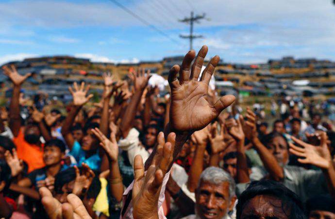 Μπανγκλαντές: Ναυάγησε πλοίο με πρόσφυγες Ροχίνγκια, τουλάχιστον πέντε νεκροί, δεκάδες αγνοούμενοι