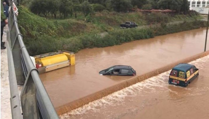 Χανιά: Πλημμύρες, χείμαρροι και κατολισθήσεις – Εγκλωβίστηκαν οδηγοί (pics)