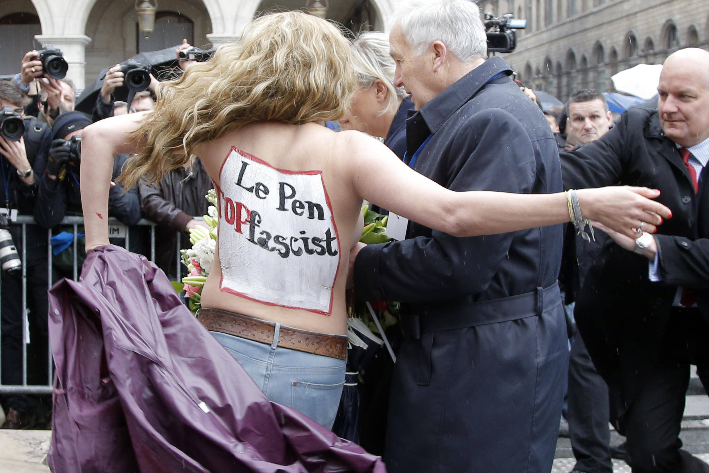 Εισβολή των Femen σε εκδήλωση για τον Ρομάν Πολάνσκι (vid)
