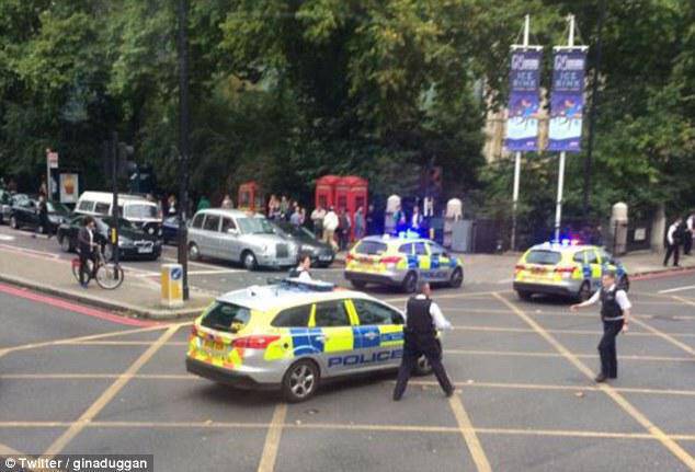 Λονδίνο: Αυτοκίνητο παρέσυρε πεζούς – Πολλοί τραυματίες