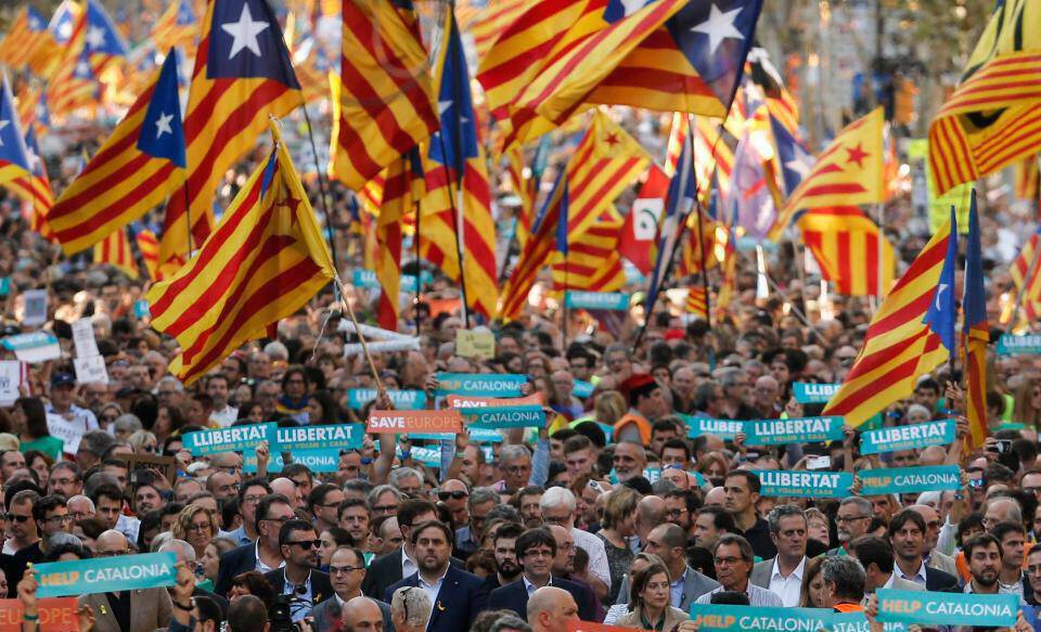 Στις Βρυξέλλες μεταφέρουν τον προεκλογικό αγώνα οι Καταλανοί