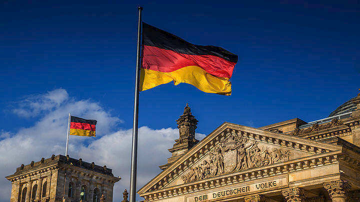 Handelsblatt: 290 δισ. ευρώ εξοικονόμησε η Γερμανία λόγω κρίσης