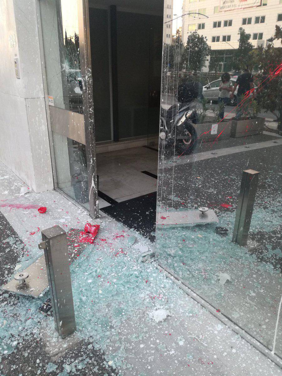 Επίθεση στα γραφεία του “Εθνους” από 10 άτομα-Εσπασαν την είσοδο