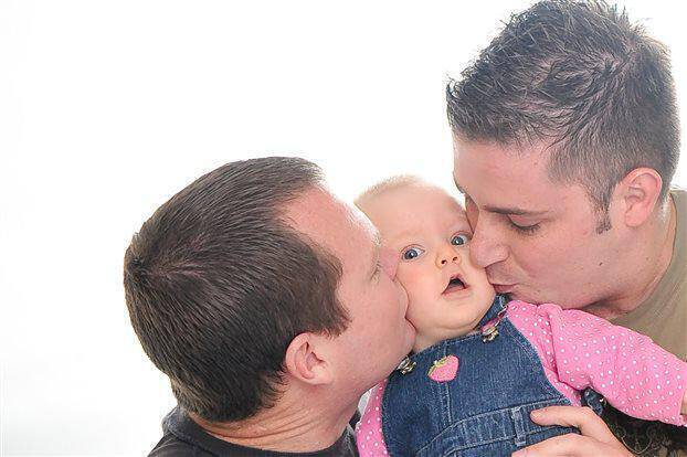 Γερμανία: Δικαστήριο ενέκρινε την πρώτη υιοθεσία παιδιού από ομοφυλόφιλο ζευγάρι