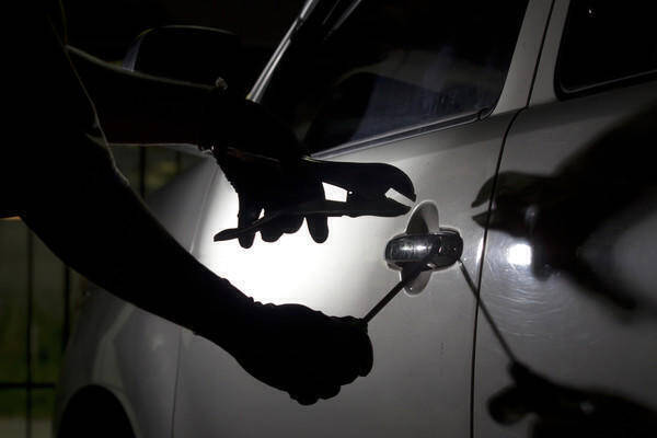 Διαρρήκτης αυτοκινήτων ετών… 73 συνελήφθη επ’ αυτοφώρω