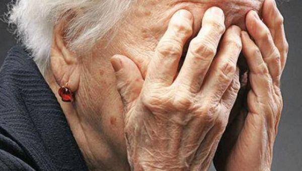 Πάτρα: Χτύπησαν ηλικιωμένη για 50 ευρώ και μια χρυσή αλυσίδα