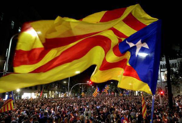 Οι Καταλανοί διχασμένοι οδηγούνται στις σημερινές εκλογές