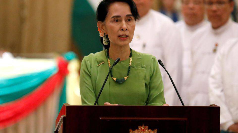 Η Οξφόρδη πήρε πίσω το βραβείο που είχε δώσει στην ηγέτιδα της Μιανμάρ το 1997 (pics)