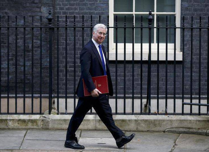 Ανάρμοστη συμπεριφορά οδήγησε σε παραίτηση Βρετανό υπουργό Άμυνας