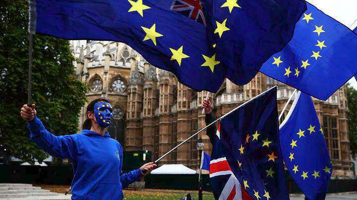 Στα 2,2 εκατομμύρια οι υπογραφές για την ακύρωση του Brexit
