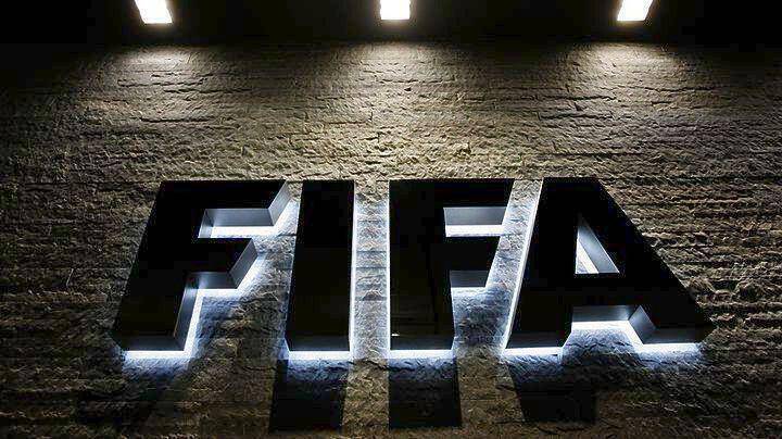 FIFA: Ισόβιος αποκλεισμός για διαφθορά σε τρεις πρώην αξιωματούχους