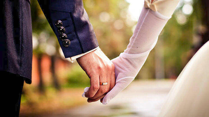 Παντρευτείτε για να σωθείτε: Ο γάμος μειώνει τον κίνδυνο άνοιας!
