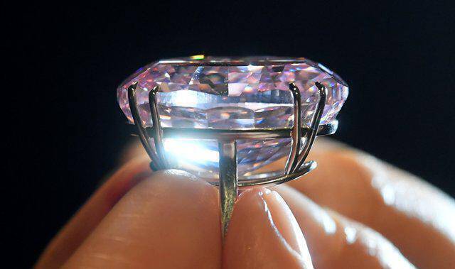 Το μεγαλύτερο διαμάντι που έχει βγει σε δημοπρασία πουλήθηκε 34 εκατ. δολ.
