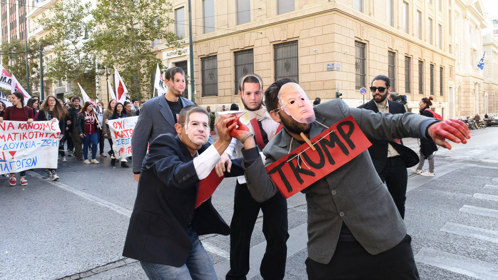 Πορεία φοιτητών στο κέντρο της Αθήνας… με μάσκες Τσίπρα, Μητσοτάκη και Τραμπ(pics)