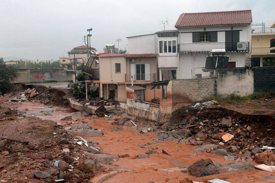 Τεράστια καταστροφή: Σχεδόν 1.400 κτίρια χρήζουν αποζημίωσης