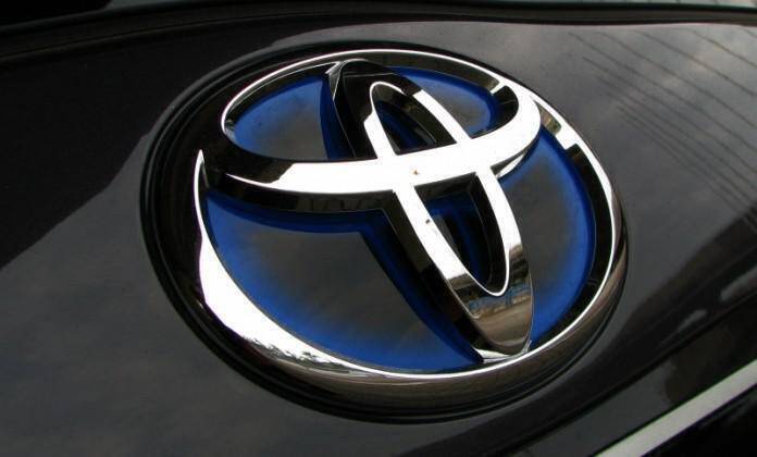 Ανακαλούνται οχήματα Toyota και Piaggio