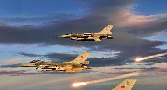 Πάνω από το Αιγαίο οκτώ τουρκικές παραβιάσεις και δύο εικονικές αερομαχίες