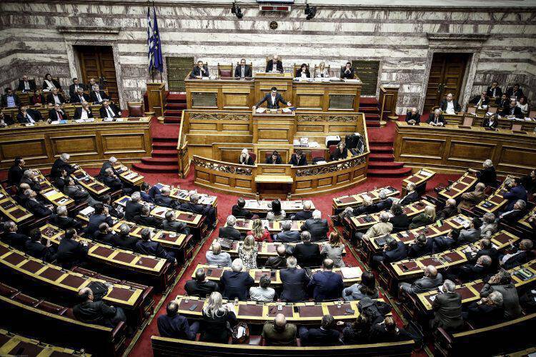 Κυβερνητικοί κύκλοι για τη συζήτηση στη Βουλή: Ο Μητσοτάκης πήγε για μαλλί και βγήκε κουρεμένος