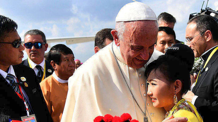 Στη Μιανμάρ ο πάπας Φραγκίσκος εν μέσω ανησυχιών για τους Ροχίνγκια