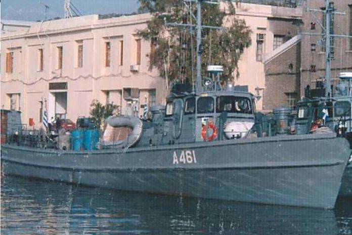 Ύδρα: Ξεκόλλησε το βοηθητικό πλοίο του Πολεμικού Ναυτικού