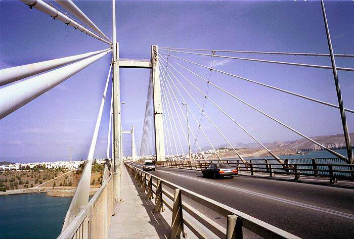 Εύβοια: Οδηγός ξυλοφόρτωσε υπάλληλο που ρύθμιζε την κυκλοφορία στη γέφυρα της Χαλκίδας (vid)
