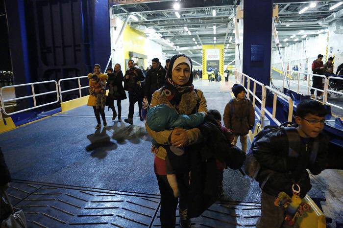 Στον Πειραιά 183 πρόσφυγες από Χίο και Μυτιλήνη