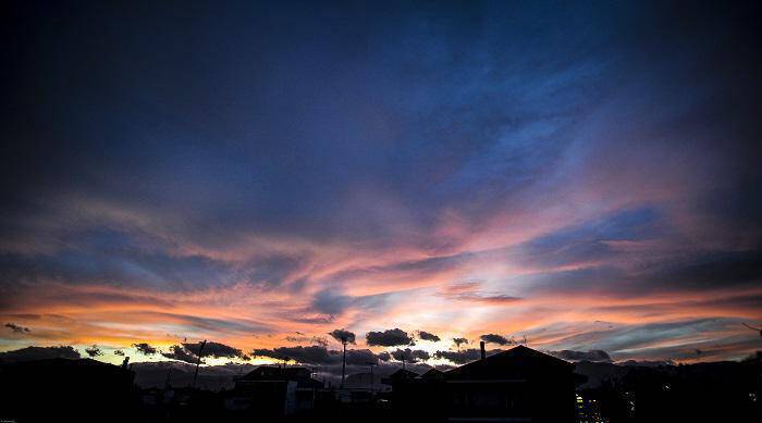 Χειμωνιάτικη παλέτα γέμισε χρώματα τον ουρανό των Τρικάλων (pics)