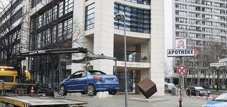Γερμανία: Εισβολή με αυτοκίνητο στα γραφεία του SPD -Μυστήριο καλύπτει το περιστατικό