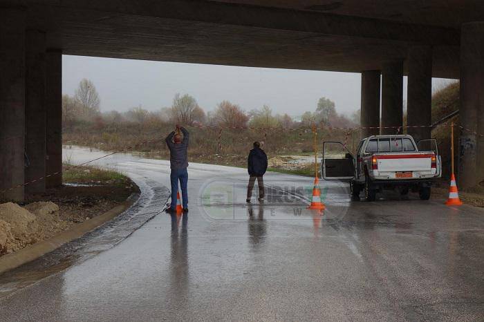 Ήπειρος: Πλημμύρισαν δρόμοι από τις συνεχείς βροχοπτώσεις (pics&vid)