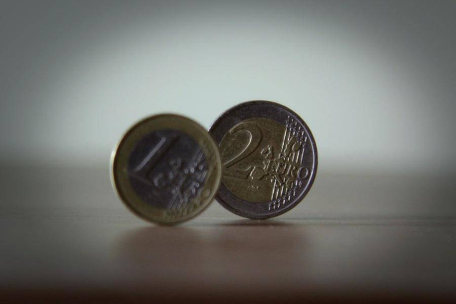 Το ευρώ δέχεται… «ρωμαϊκές» πιέσεις