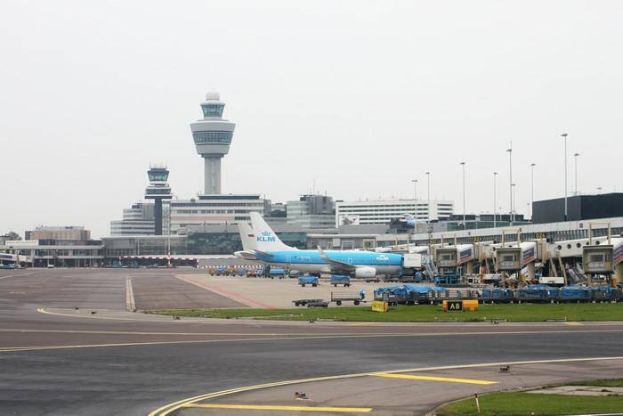 Ολλανδία: Αστυνομικοί πυροβόλησαν άνδρα που κρατούσε μαχαίρι στο αεροδρόμιο του Άμστερνταμ