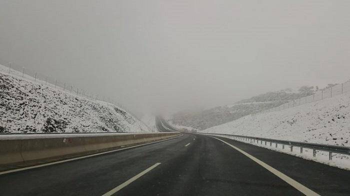 Τρίκαλα: Παραδόθηκε στην κυκλοφορία… χιονισμένος ο Ε-65 – Η ίδια διαδρομή σε μισό χρόνο (pics&vid)