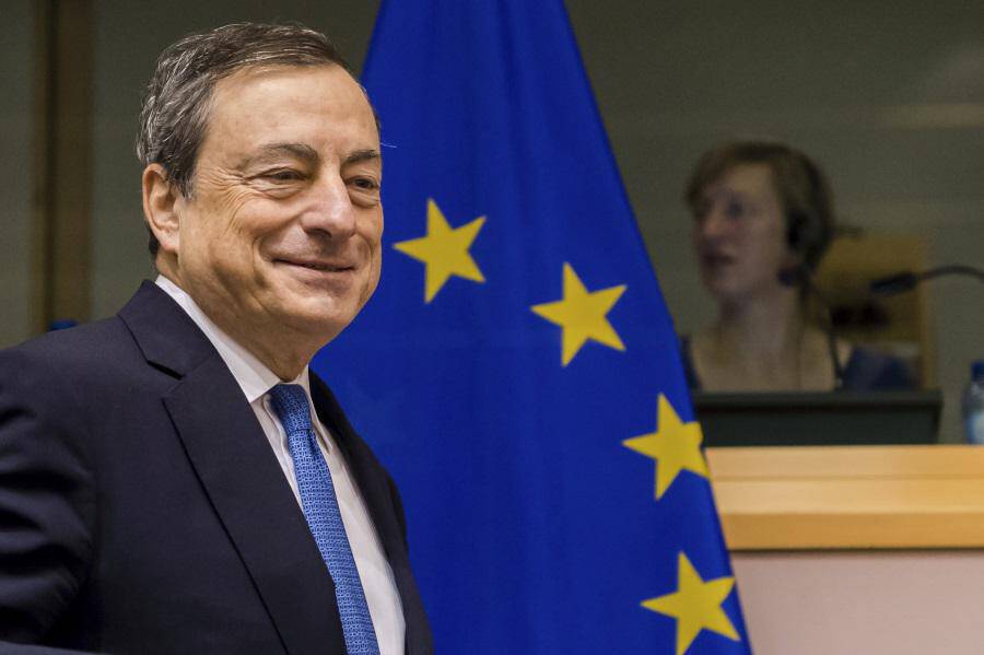 ΕΚΤ: Το QE τελειώνει, η προσοχή στρέφεται στις αυξήσεις επιτοκίων