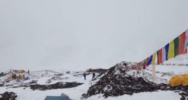 Συγκλονιστικό βίντεο από χιονοστιβάδα στο Εβερεστ