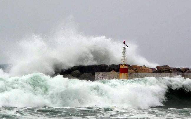 Δυνατοί άνεμοι παρέσυραν ιστιοφόρο -Διασώθηκαν 9 τουρίστες