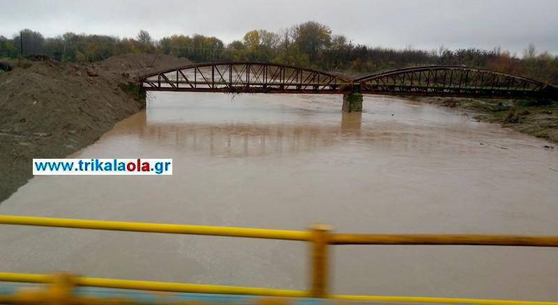 Τρίκαλα: Φουσκώνουν τα ποτάμια από την έντονη βροχόπτωση (pics)