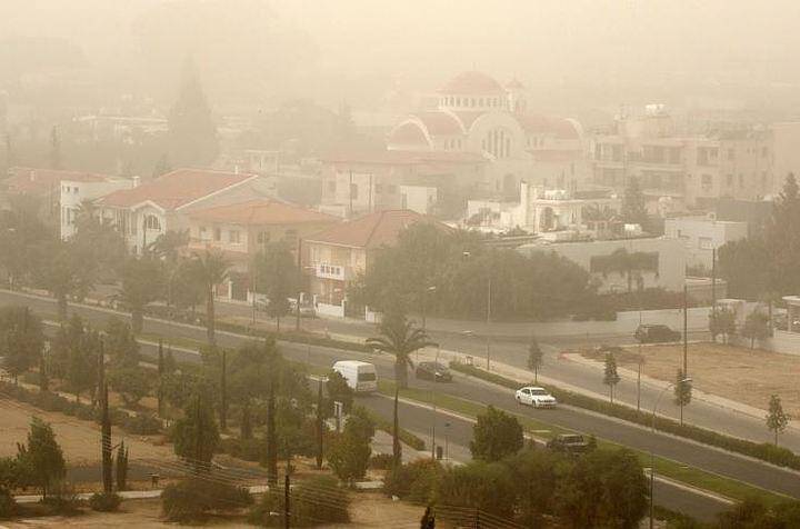 Κύπρος: «Κόκκινος» συναγερμός λόγω επικίνδυνα υψηλών επιπέδων σκόνης