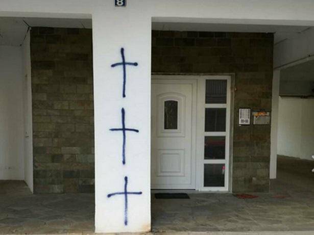 Θράκη: Ζωγράφισαν σταυρούς σε σπίτια μειονοτικών (pics)