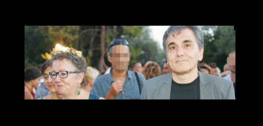 Η σύζυγος του Τσακαλώτου υπεύθυνη για την έκθεση Στουρνάρα που προκάλεσε έκρηξη στην κυβέρνηση