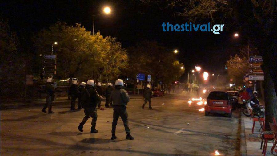 Θεσσαλονίκη: Πεδίο μάχης η Αγίου Δημητρίου- Μολότοφ, πετροπόλεμος και χρήση χημικών (vid)