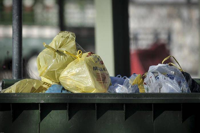 “Πνίγονται” στα σκουπίδια περιοχές της Κέρκυρας (pics)