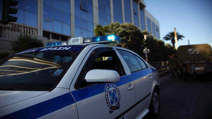 Δίωξη για κακουργήματα σε βάρος του αστυνομικού που φέρεται να απέσπασε 40.000 ευρώ από επιχειρηματία