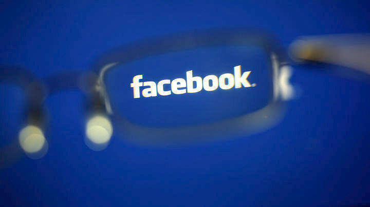 Σε πτώση η μετοχή του Facebook παρά τη «συγγνώμη» Ζάκερμπεργκ