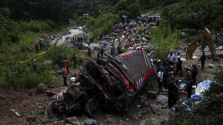 Γουατεμάλα: Τουλάχιστον οκτώ νεκροί από πτώση λεωφορείου σε ρεματιά