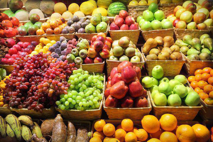 Κατασχέθηκαν δύο τόνοι επικίνδυνων φρούτων στον Πειραιά