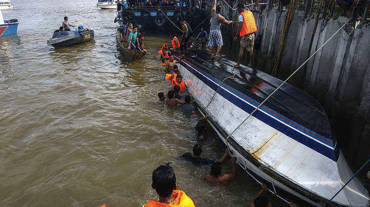 Ινδονησία: Οκτώ νεκροί και δεκατρείς αγνοούμενοι από ναυάγιο